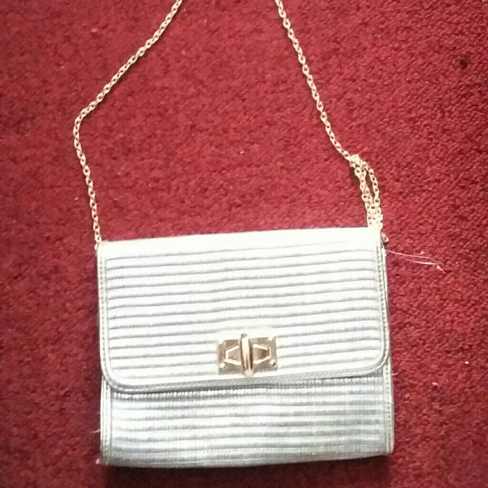 SILVER CLASSY PURSE WITH GOLD CHAIN